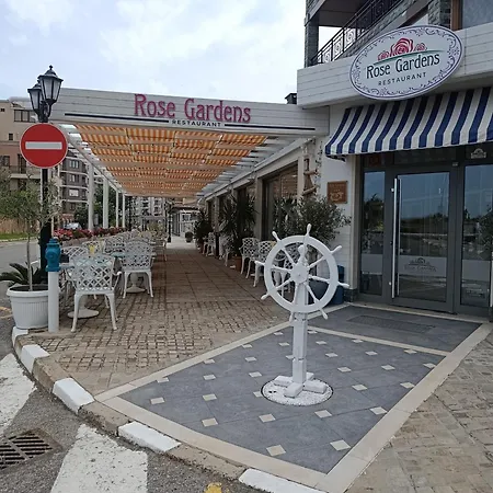 Διαμέρισμα Rose Gardens